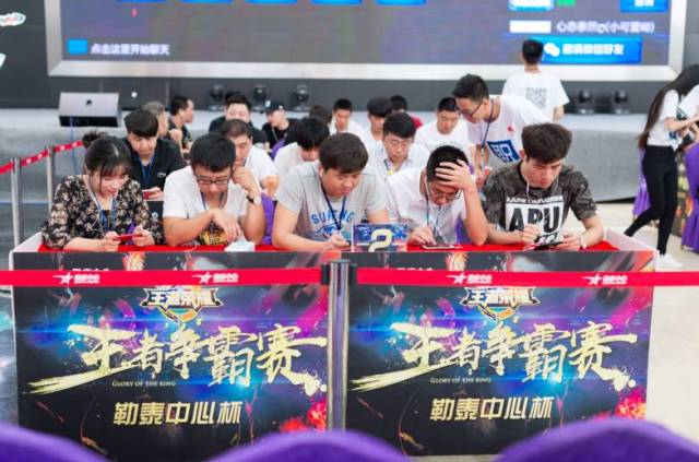 经典三核输出！ Elk Ezreal冲刺并赢得了团战， Bilibili Gaming 在第一场比赛中击败了 Top Esports